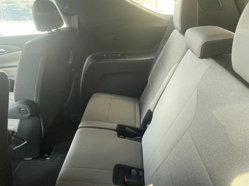 Used 2026 Chevrolet Traverse LT w/ Driver Confidence Package FWD image 6