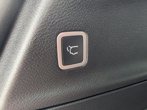 New 2026 Chrysler Pacifica Limited image 17