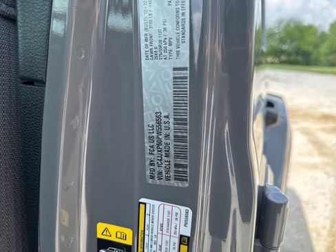 Used 2023 Jeep Wrangler Unlimited Sahara w/ Cold Weather Group AWD/4WD image 26