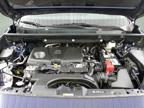 Used 2020 Toyota RAV4 XLE w/ Convenience Package image 26