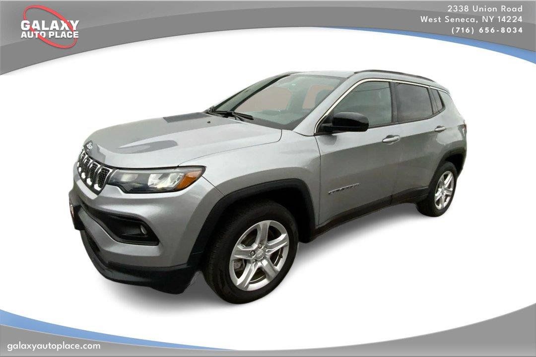 Used 2024 Jeep Compass Latitude AWD/4WD image 1