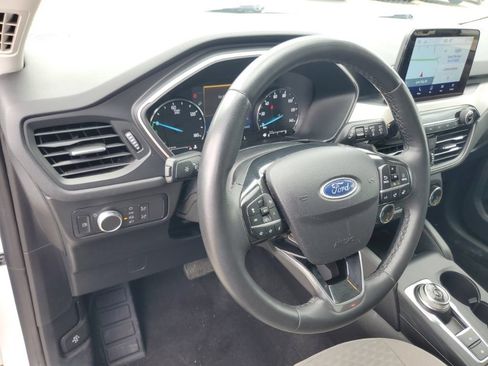 Used 2022 Ford Escape SE w/ Cold Weather Package AWD/4WD image 9
