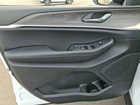 New 2026 Jeep Grand Cherokee Altitude AWD/4WD image 14
