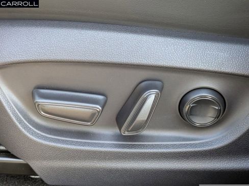 Used 2023 Toyota Crown Limited image 21