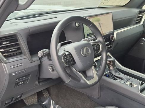 Used 2024 Lexus GX 550 w/ Accessory Package (2T) AWD/4WD image 12