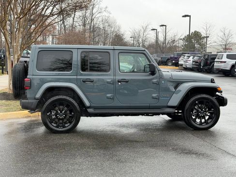 Used 2025 Jeep Wrangler Unlimited Sahara image 6