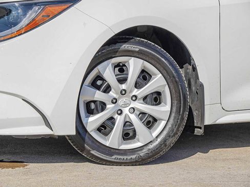 Used 2024 Toyota Corolla LE image 2