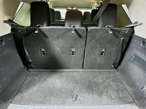 Used 2025 Nissan Pathfinder SV FWD image 29