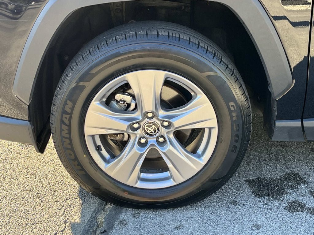 Used 2025 Toyota RAV4 XLE FWD image 9