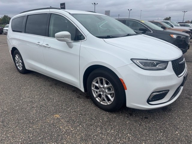 Used 2022 Chrysler Pacifica Touring-L FWD image 3