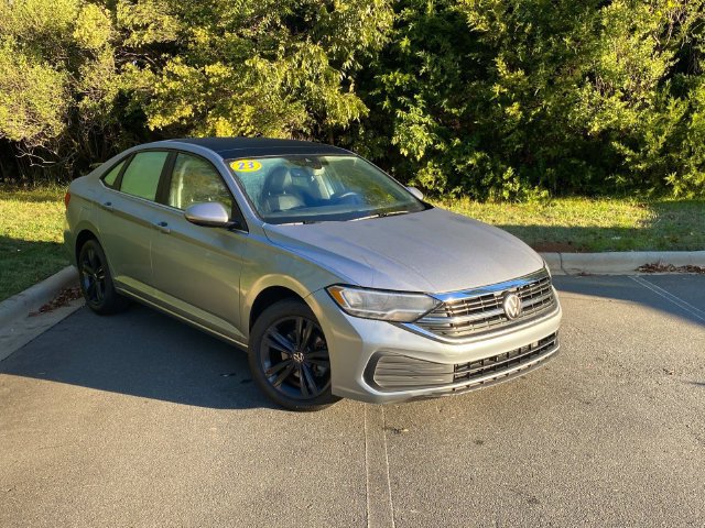 Used 2023 Volkswagen Jetta SE FWD image 1