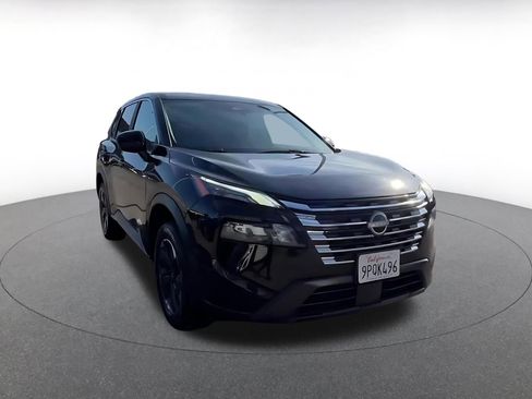 Used 2025 Nissan Rogue SV image 3