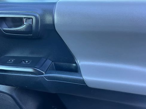 Used 2019 Toyota Tacoma SR image 17