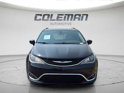 Used 2020 Chrysler Pacifica Touring-L FWD image 8