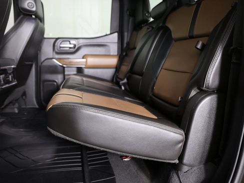 Used 2019 Chevrolet Silverado 1500 High Country w/ Technology Package image 9