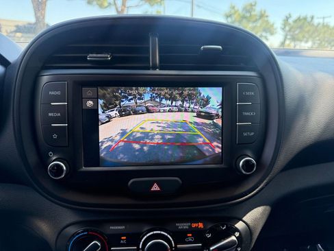 Used 2025 Kia Soul LX w/ LX Technology Package image 21
