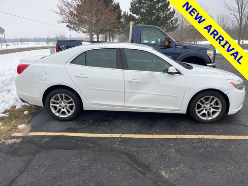 Used 2015 Chevrolet Malibu LT w/ Power Convenience Package image 4
