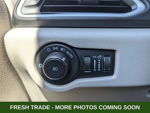 Used 2024 Chrysler Pacifica Touring-L image 33