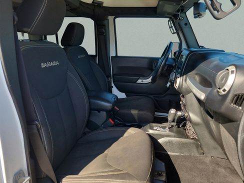 Used 2017 Jeep Wrangler Unlimited Sahara w/ Max Tow Package image 23