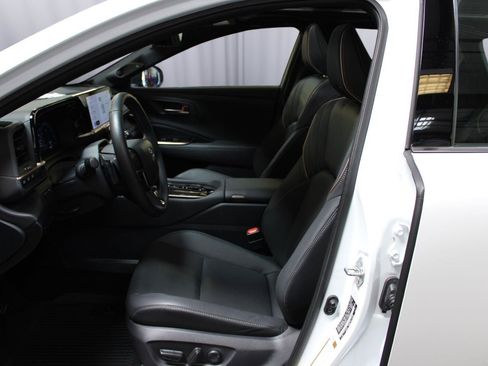 Used 2025 Toyota Crown Signia w/ Advanced Technology Package AWD/4WD image 37