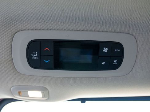 Used 2020 Chrysler Pacifica Limited w/ Tire & Wheel Group image 35