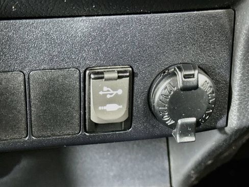 Used 2015 Toyota RAV4 LE FWD image 15
