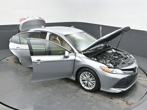 Used 2019 Toyota Camry XLE image 36
