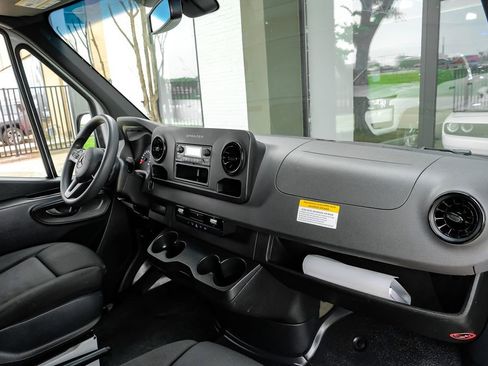 Used 2023 Mercedes-Benz Sprinter 2500 image 12