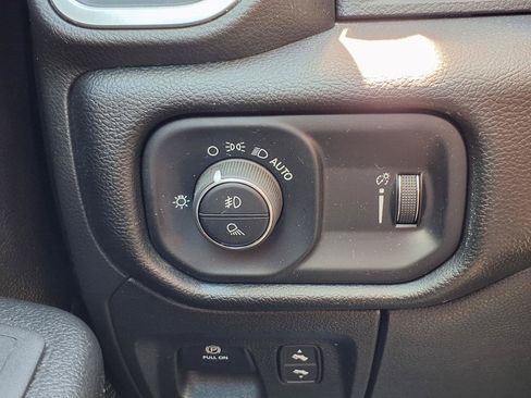 Used 2022 RAM 1500 Big Horn AWD/4WD image 9