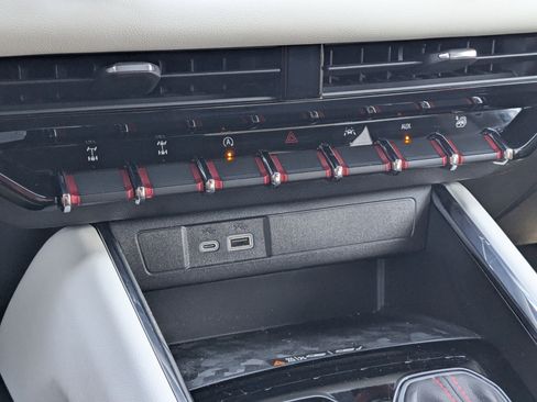 Used 2024 GMC Canyon AT4X w/ AT4X AEV Edition image 26