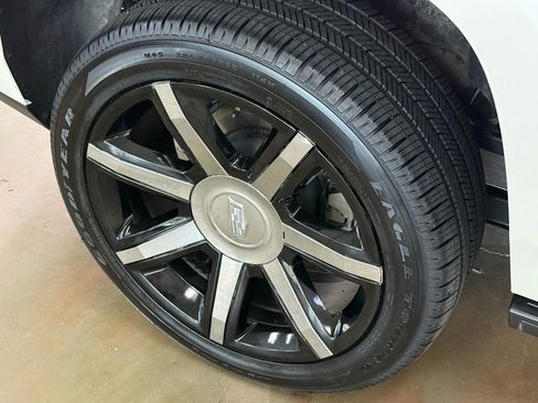 Used 2015 Cadillac Escalade Premium image 37