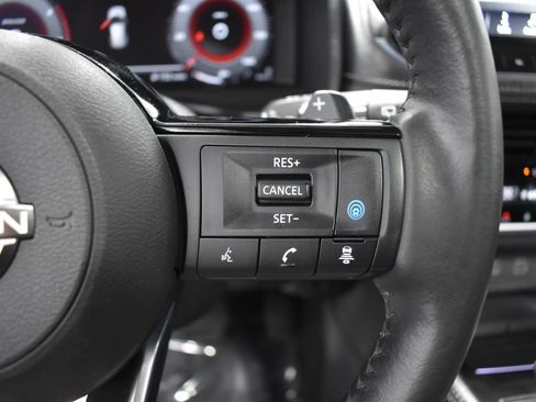 Certified 2022 Nissan Rogue Platinum w/ Head-Up Display Package FWD image 31