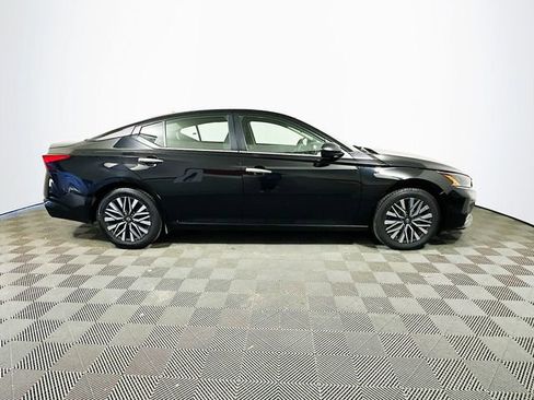 Used 2024 Nissan Altima 2.5 SV image 9