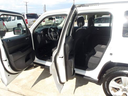 Used 2011 Jeep Patriot Latitude AWD/4WD image 15