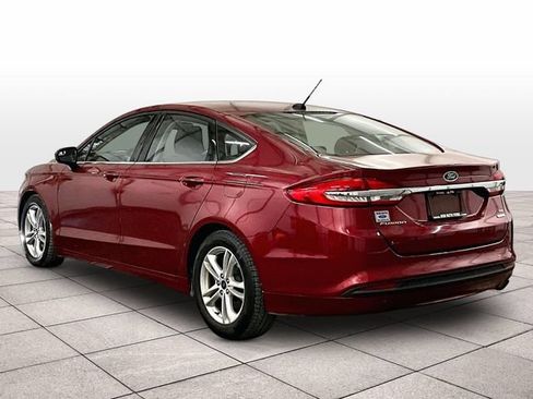 Used 2018 Ford Fusion SE w/ Fusion SE Technology Package FWD image 11