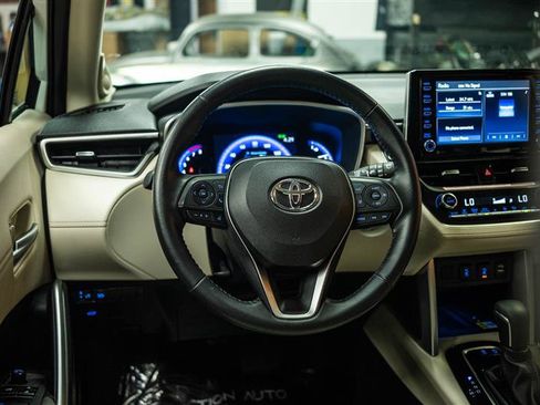 Used 2022 Toyota Corolla Cross XLE w/ Convenience Package AWD/4WD image 16