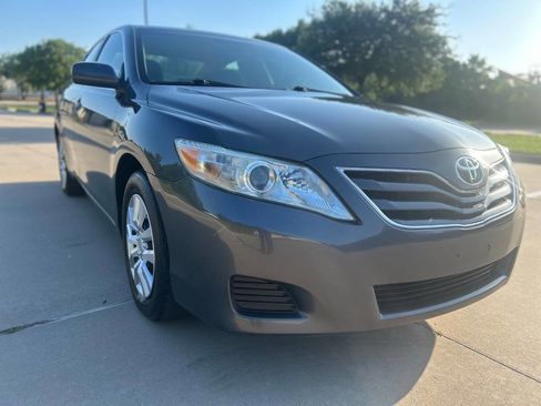 Used 2011 Toyota Camry LE FWD image 4