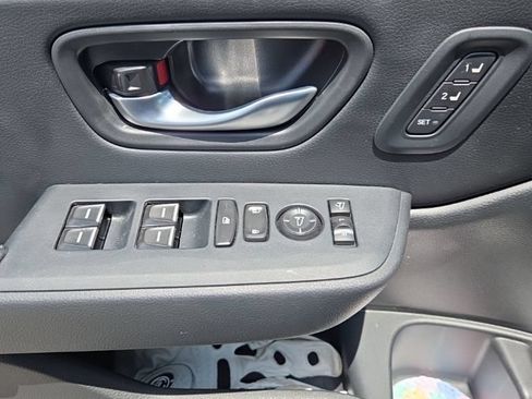 Used 2025 Honda Pilot TrailSport image 13