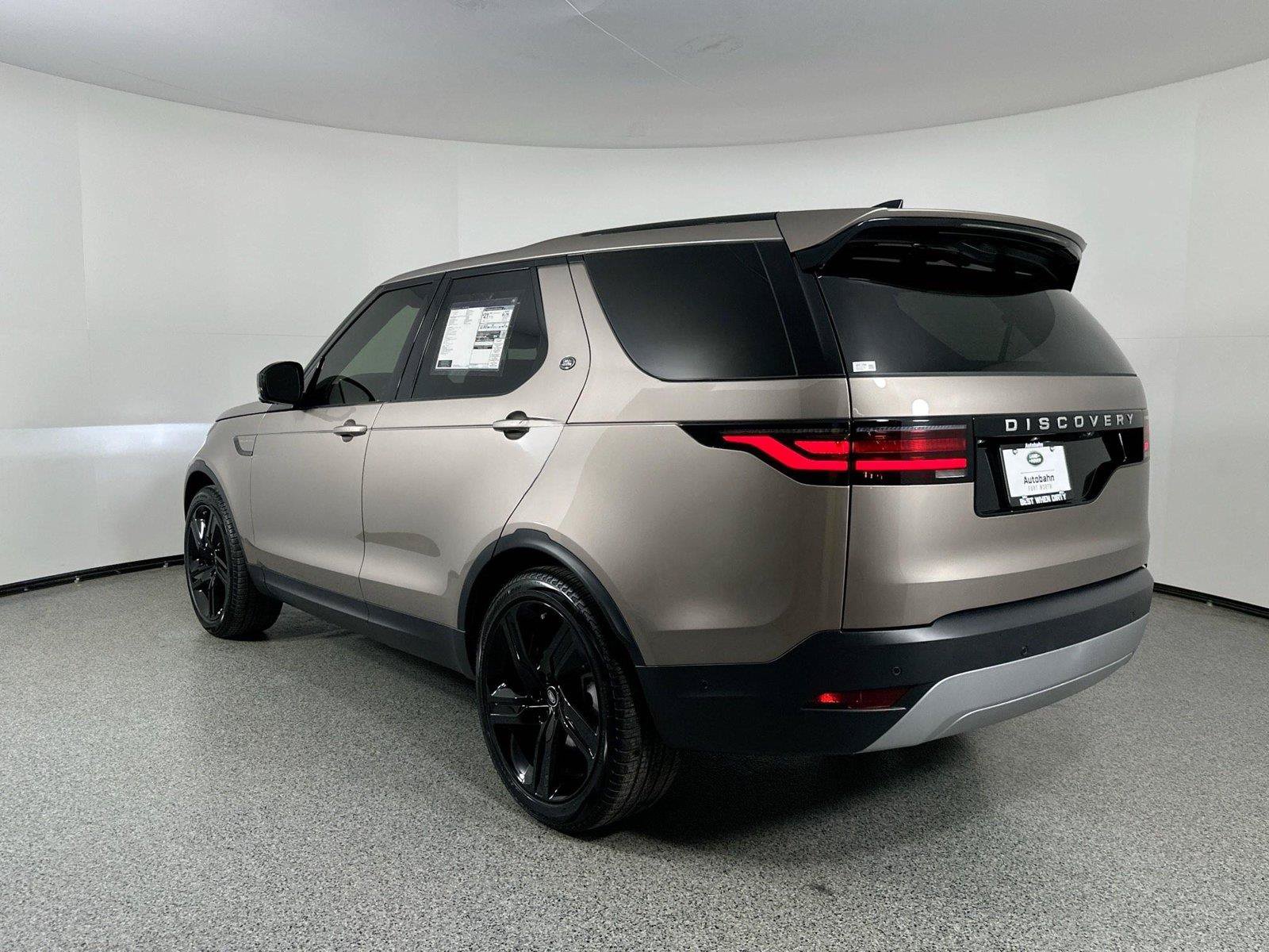 Certified 2025 Land Rover Discovery S AWD/4WD image 4