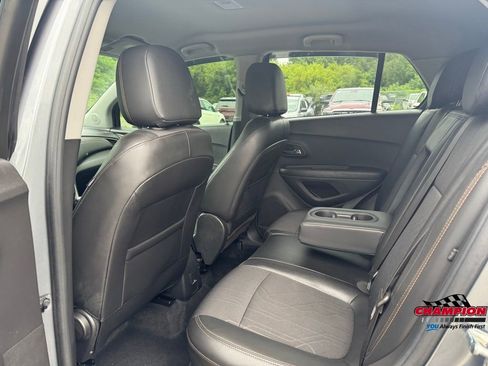 Used 2019 Chevrolet Trax LT w/ LT Convenience Package image 26