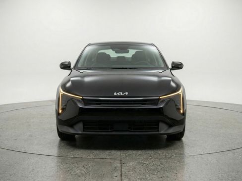 Used 2025 Kia K4 LXS image 2