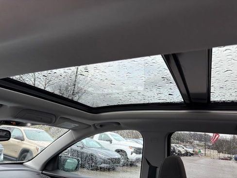 Used 2023 GMC Terrain SLE w/ Driver Convenience Package image 12