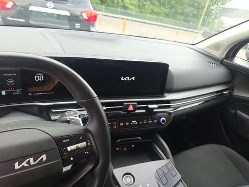 Used 2026 Kia Sportage LX FWD image 3