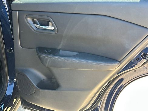 Used 2025 Nissan Rogue SV image 16