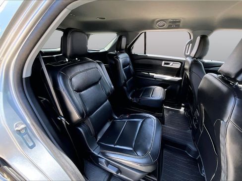 Used 2024 Ford Explorer XLT w/ Equipment Group 202A RWD image 19