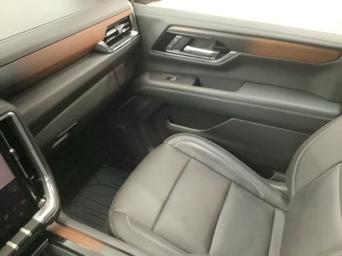 Used 2025 GMC Yukon Denali AWD/4WD image 23