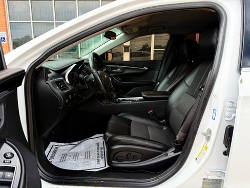 Used 2017 Chevrolet Impala LT image 12