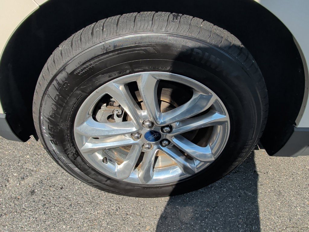 Used 2017 Ford Edge SEL w/ Equipment Group 201A AWD/4WD image 9