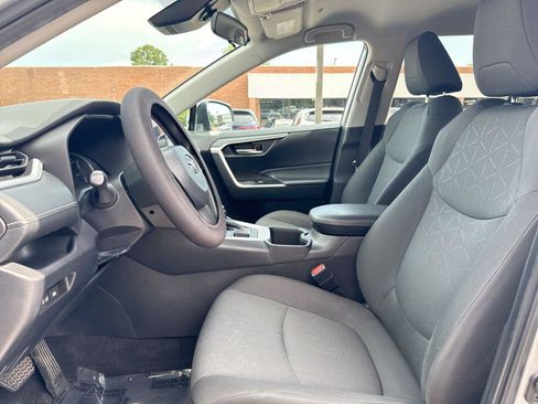 Used 2024 Toyota RAV4 XLE AWD/4WD image 3