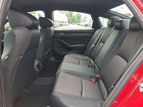 Used 2018 Honda Accord Sport image 11